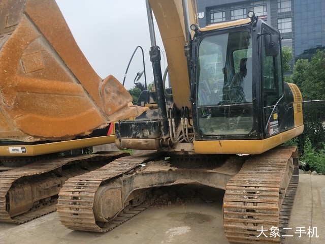 卡特彼勒 323DL 挖掘机