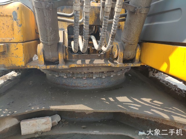 徐工 XE260C 挖掘机