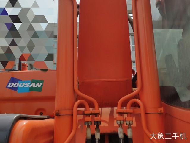 斗山 DX225LC 挖掘机