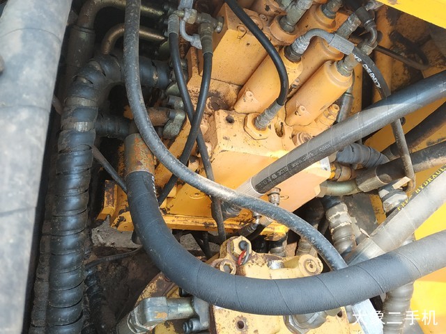现代 R215-9C 挖掘机