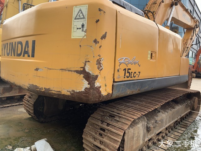 现代 R215-7C 挖掘机