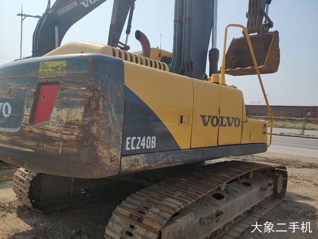 沃尔沃 EC240BLC 挖掘机