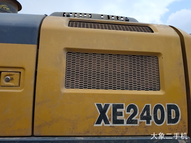 徐工 XE215D 挖掘机