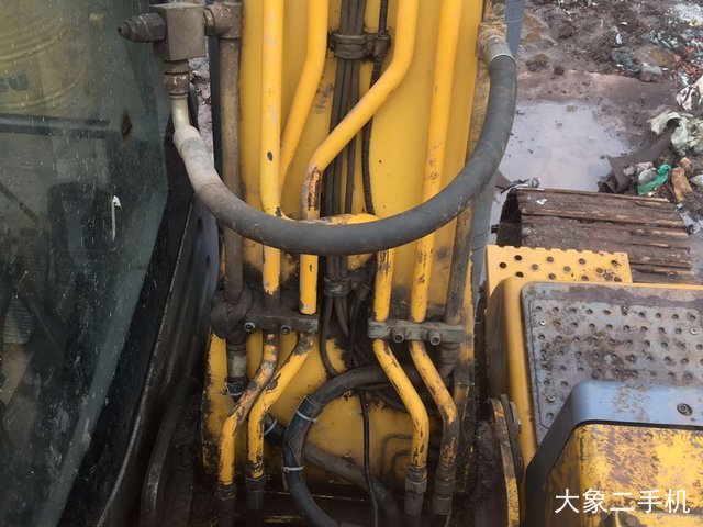 徐工 XE150D 挖掘机