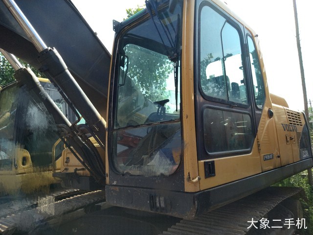 沃尔沃 EC210B 挖掘机