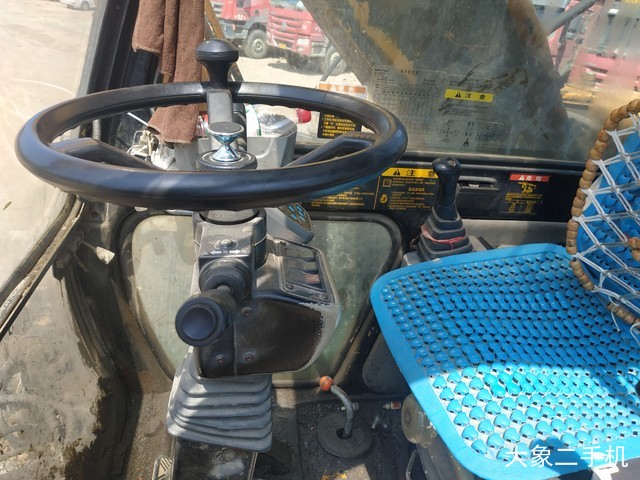 现代 R200W-5 挖掘机