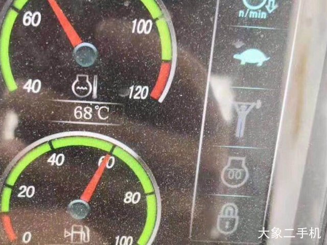 雷沃重工 FR220E 挖掘机