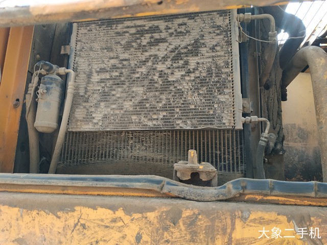 现代 R220LC-5 挖掘机