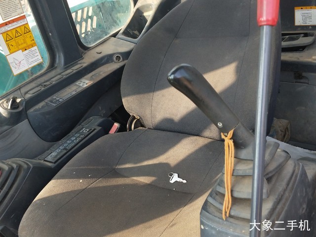 神钢 SK75 挖掘机