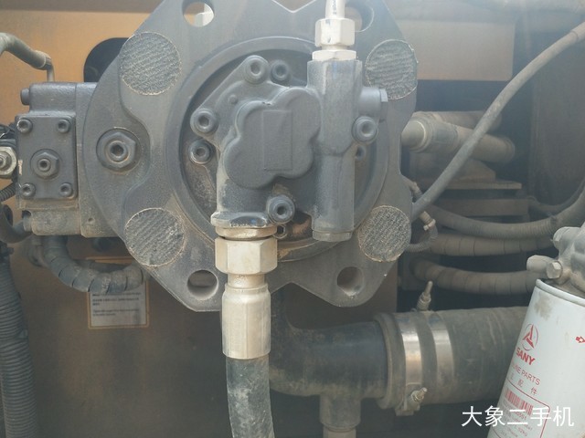 三一重工 SY215C-9 挖掘机