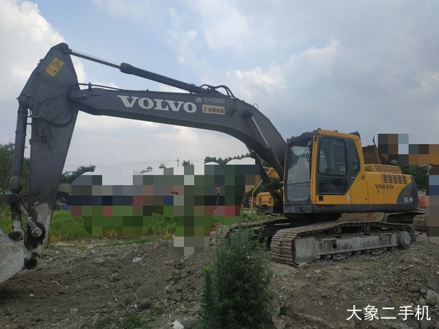 沃尔沃 EC240B 挖掘机