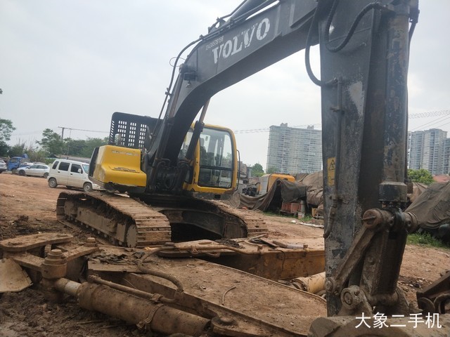 柳工 CLG205C 挖掘机