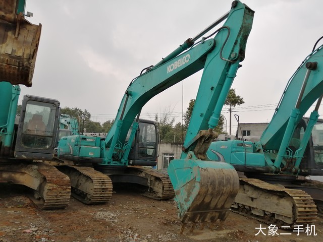 神钢 SK260LC-8 挖掘机