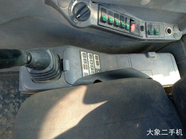 沃尔沃 EC210B 挖掘机