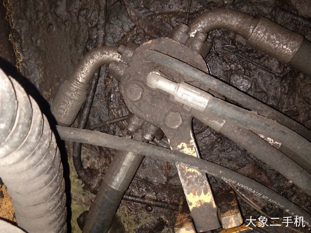 现代 R225LC-7 挖掘机