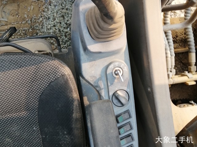 徐工 XE215C 挖掘机