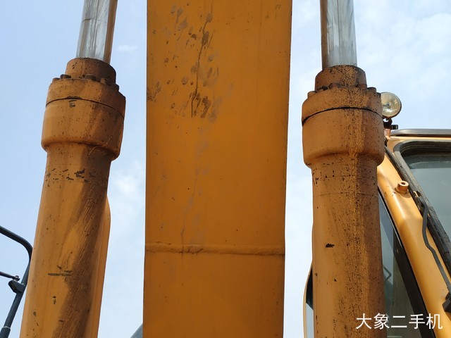 现代 R225LC-9 挖掘机