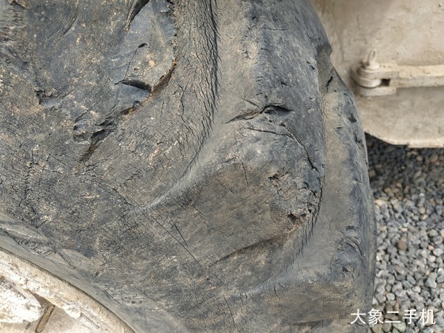 龙工 LG833 装载机