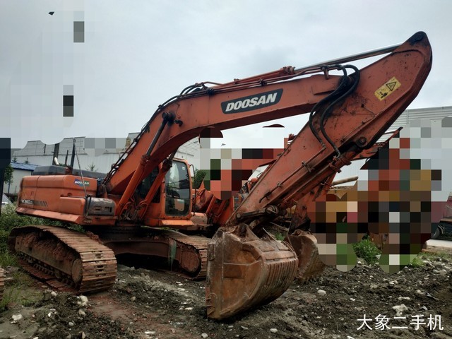 斗山 DX260LC 挖掘机