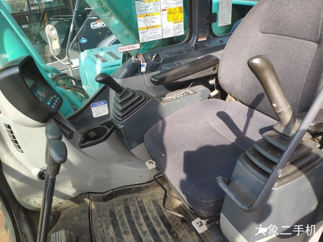 神钢 SK200-8 挖掘机