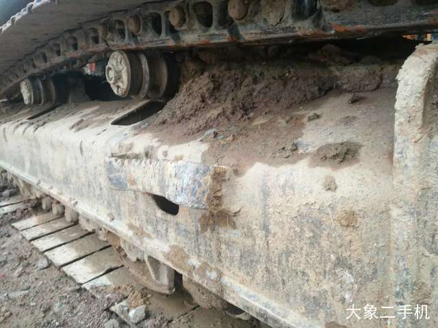 现代 R225LC-9 挖掘机