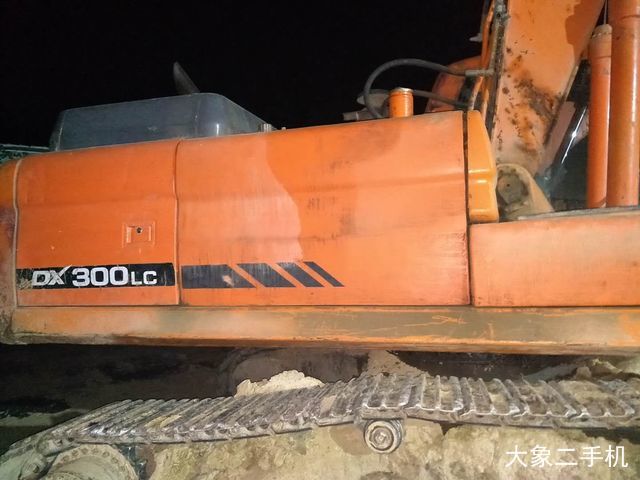 斗山 DX260LC 挖掘机