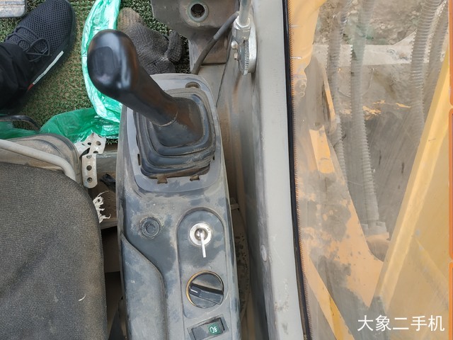 龙工 LG6225 挖掘机