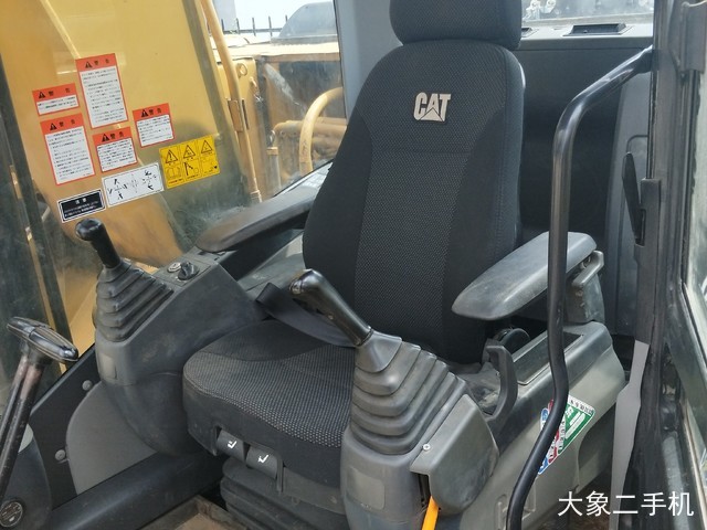 卡特彼勒 323DL 挖掘机