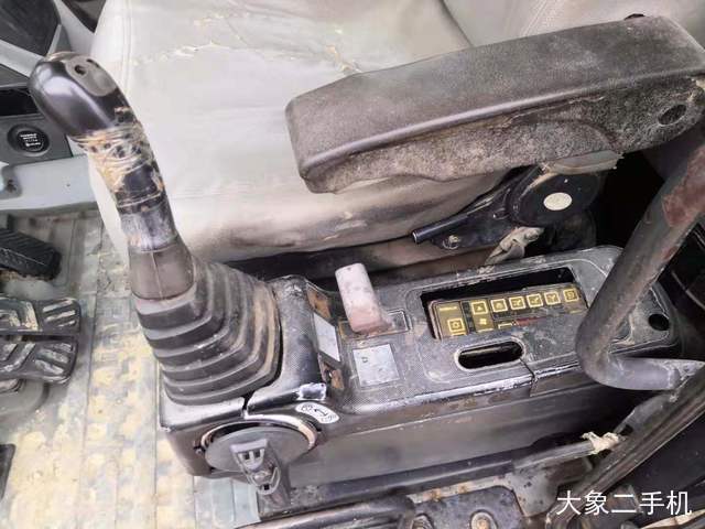 现代 R265LC-7 挖掘机