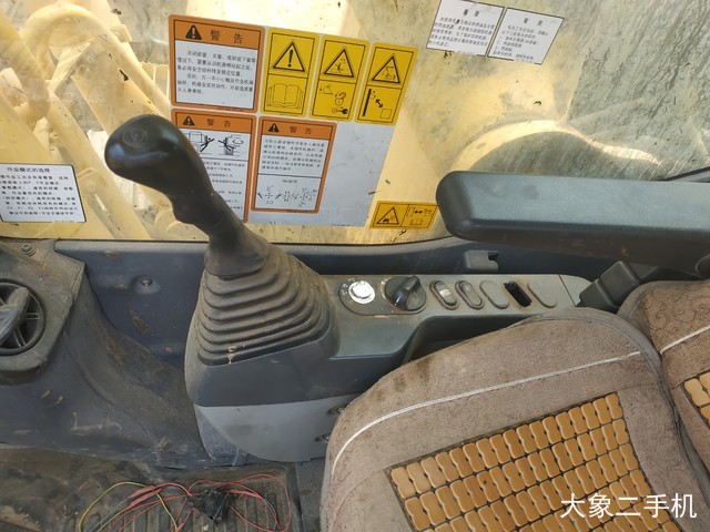 小松 PC220-8M0 挖掘机