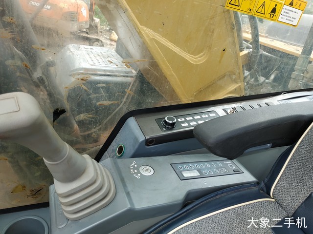 徐工 XE215D 挖掘机
