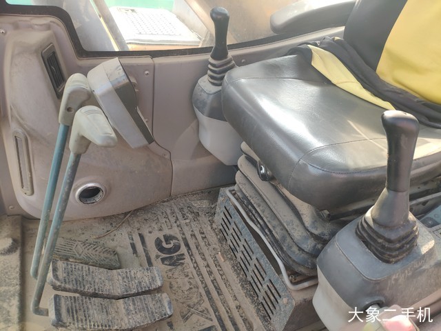 徐工 XE215C 挖掘机