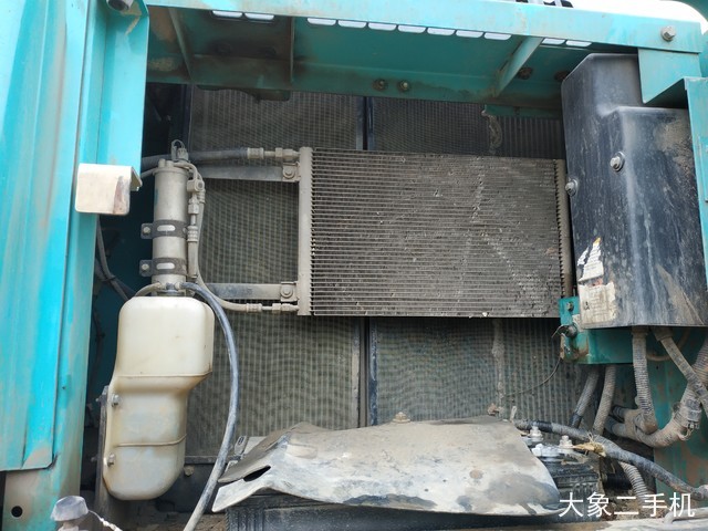 神钢 SK270D-8 挖掘机