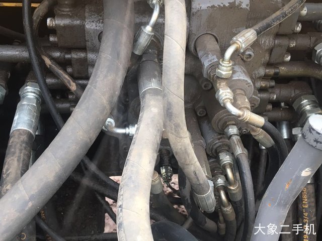 沃尔沃 EC210B 挖掘机