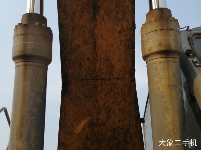 徐工 XE215D 挖掘机