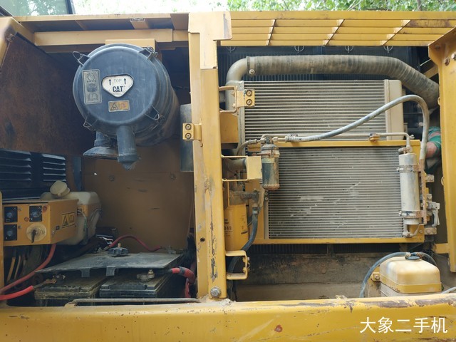 卡特彼勒 323DL 挖掘机