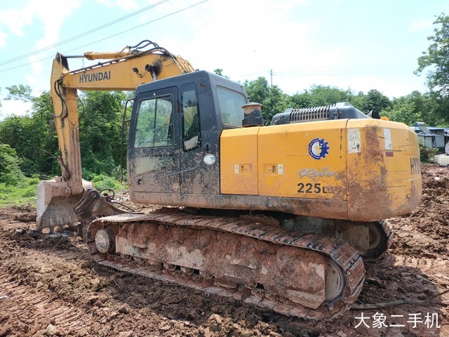 现代 R225LC-7 挖掘机