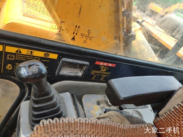 现代 R210W-5 挖掘机