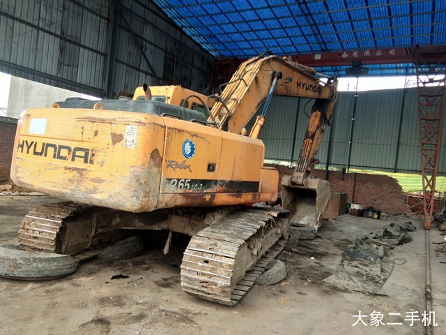 现代 R225LC-7 挖掘机