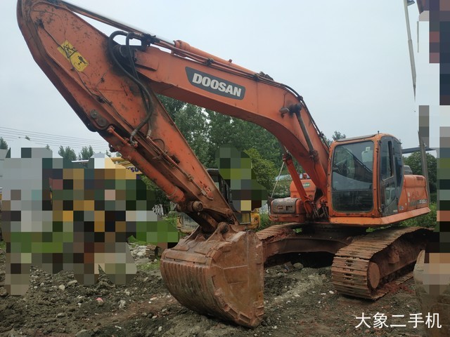 斗山 DX260LC 挖掘机