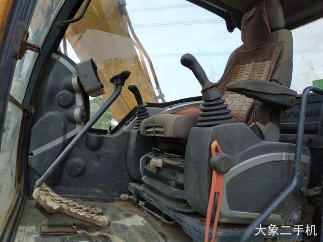 现代 R150LC-9 挖掘机