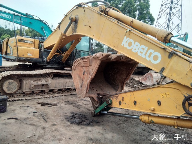 神钢 SK270D 挖掘机