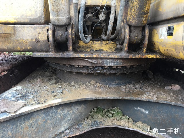 小松 PC240LC-8 挖掘机