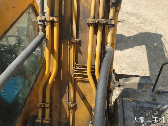 现代 R200W-5 挖掘机