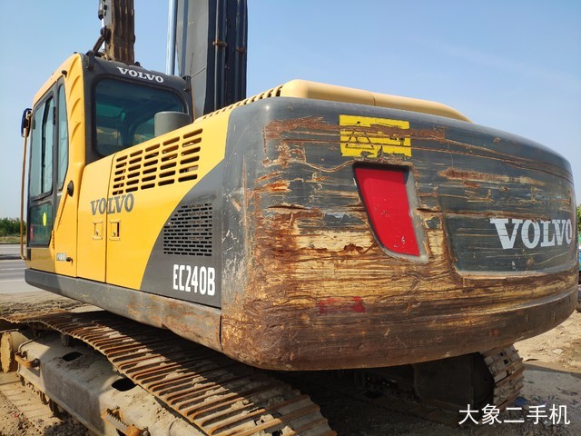 沃尔沃 EC240BLC 挖掘机