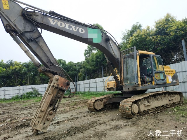 沃尔沃 EC210BLC 挖掘机