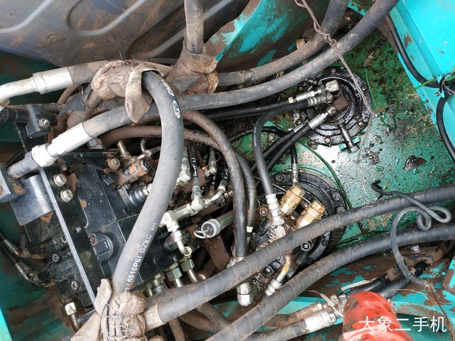 神钢 SK130-8 挖掘机