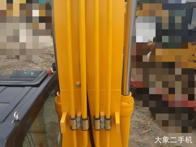 龙工 LG6225E 挖掘机