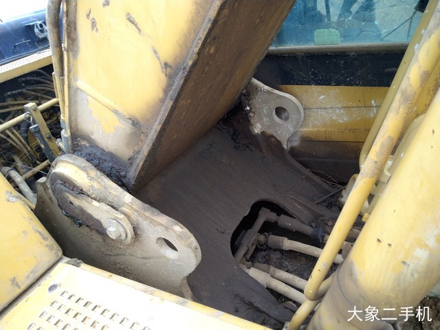 卡特彼勒 320B 挖掘机