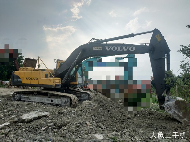 沃尔沃 EC240B 挖掘机